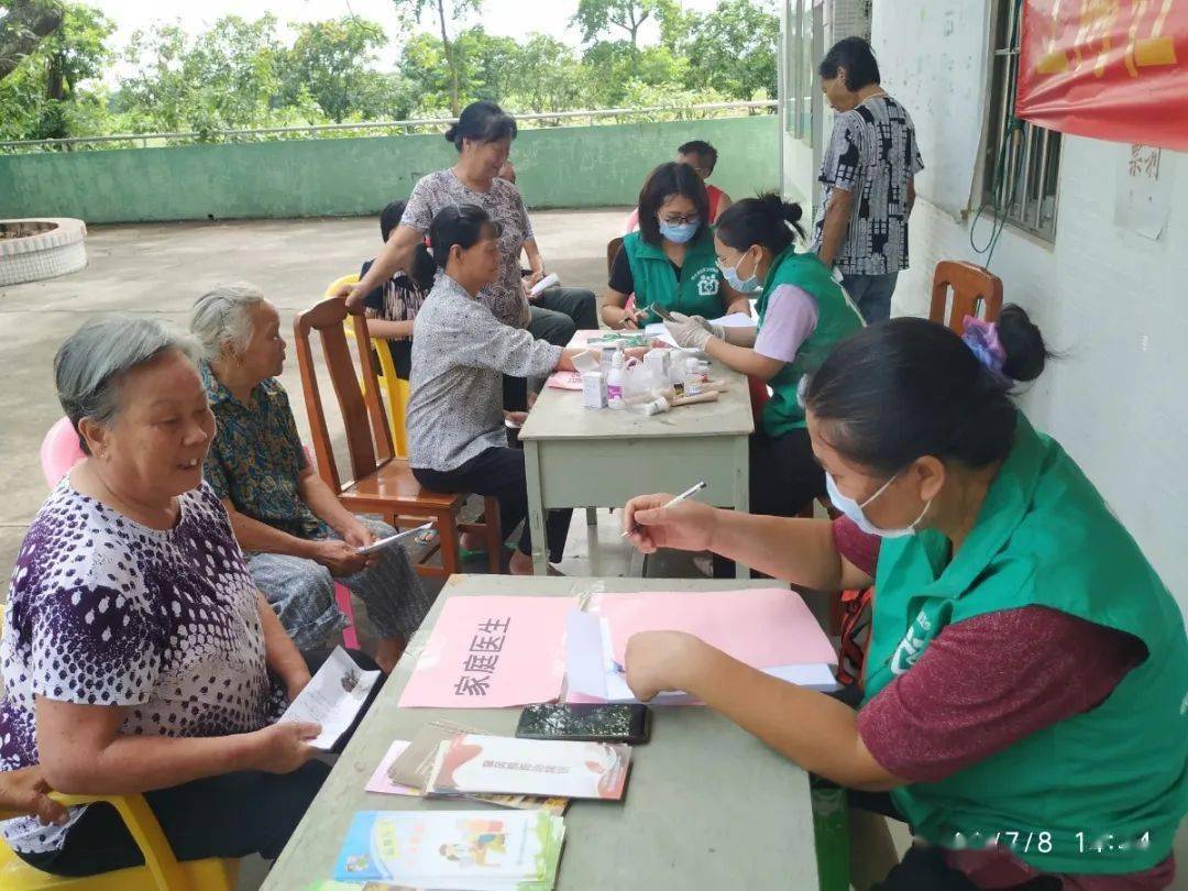 某地公共卫生体系改革获民众点赞，成效显著