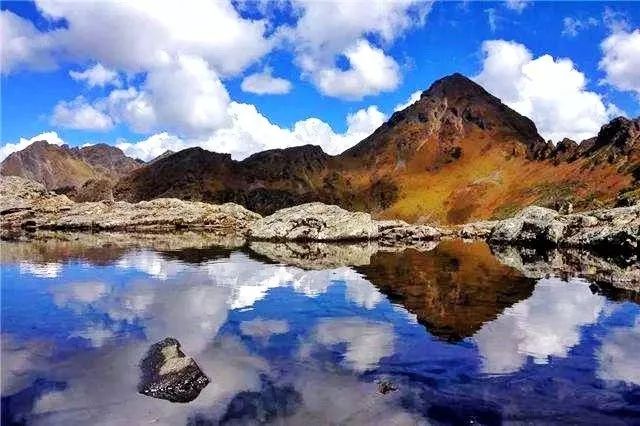 高山湖泊背后的神秘故事探秘