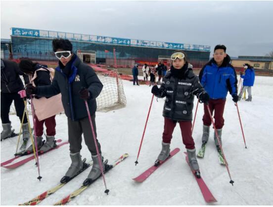 旅行安全指南，预防滑倒，步步为营的畅游技巧