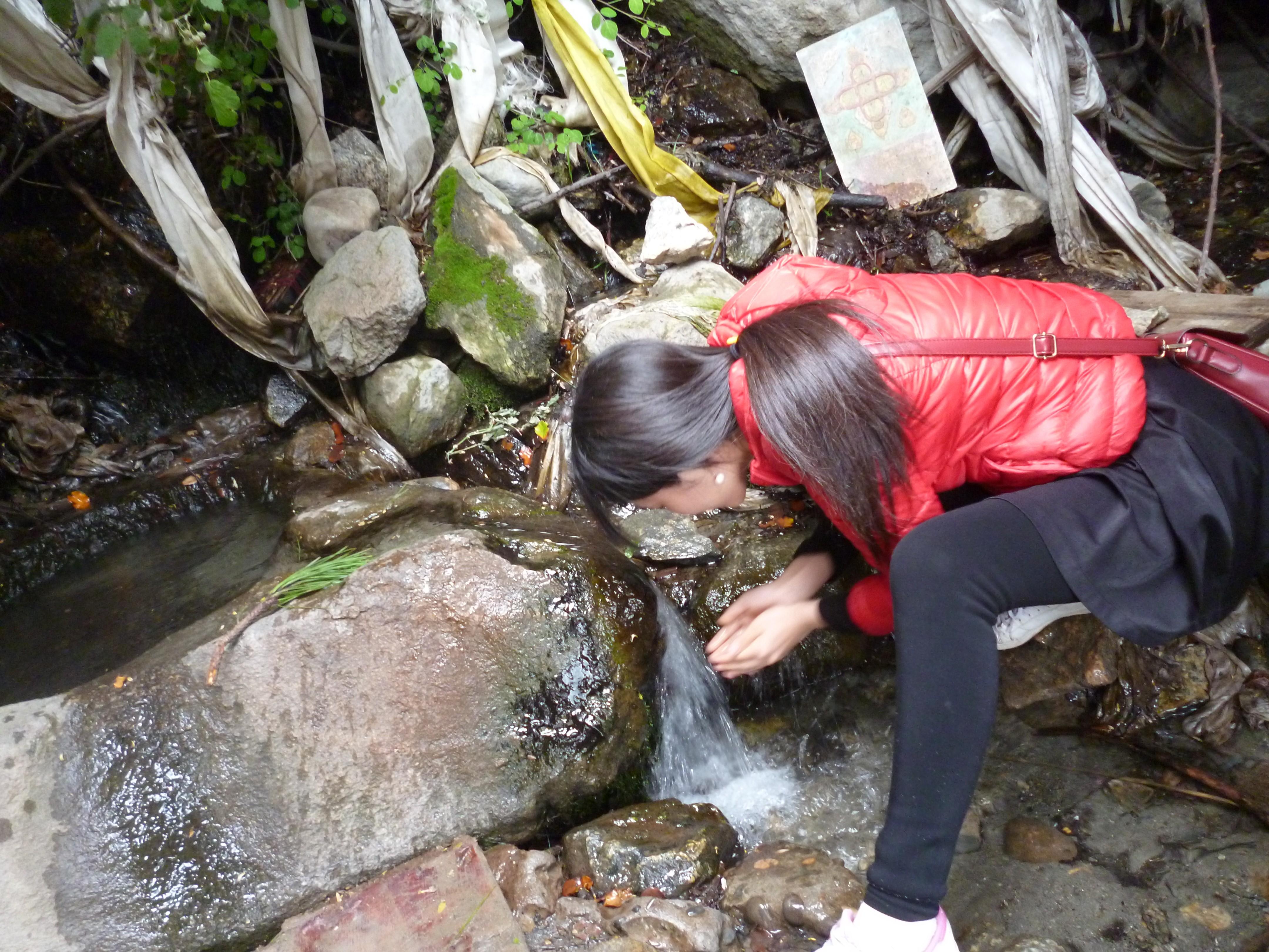 旅行中如何防范水源不洁导致的疾病风险